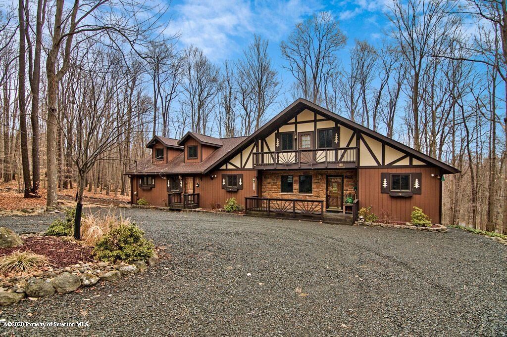 Property Photo:  18 Sheffick Drive  PA 18424 