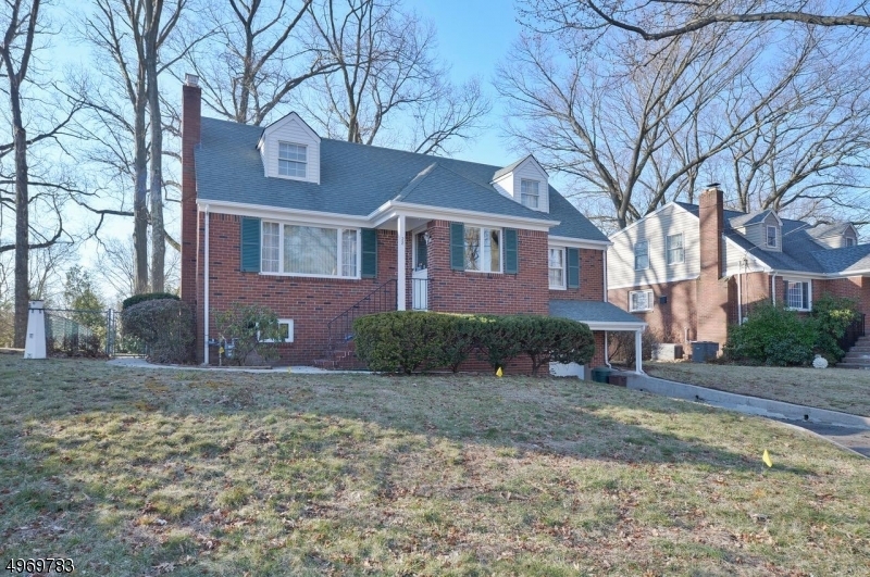 Property Photo:  28 W Ravine Dr  NJ 07506 