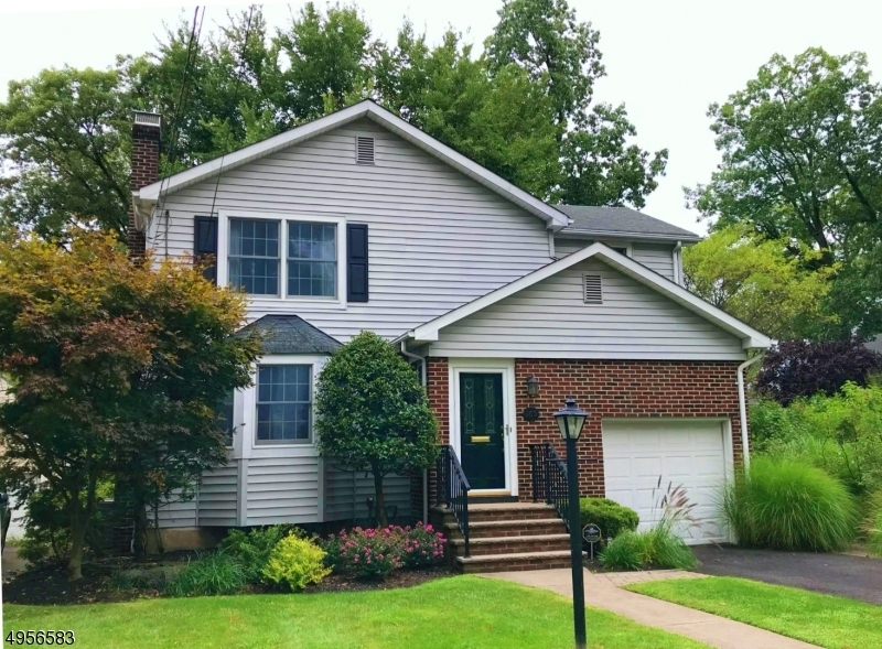 Property Photo:  165 Burns Way  NJ 07023 