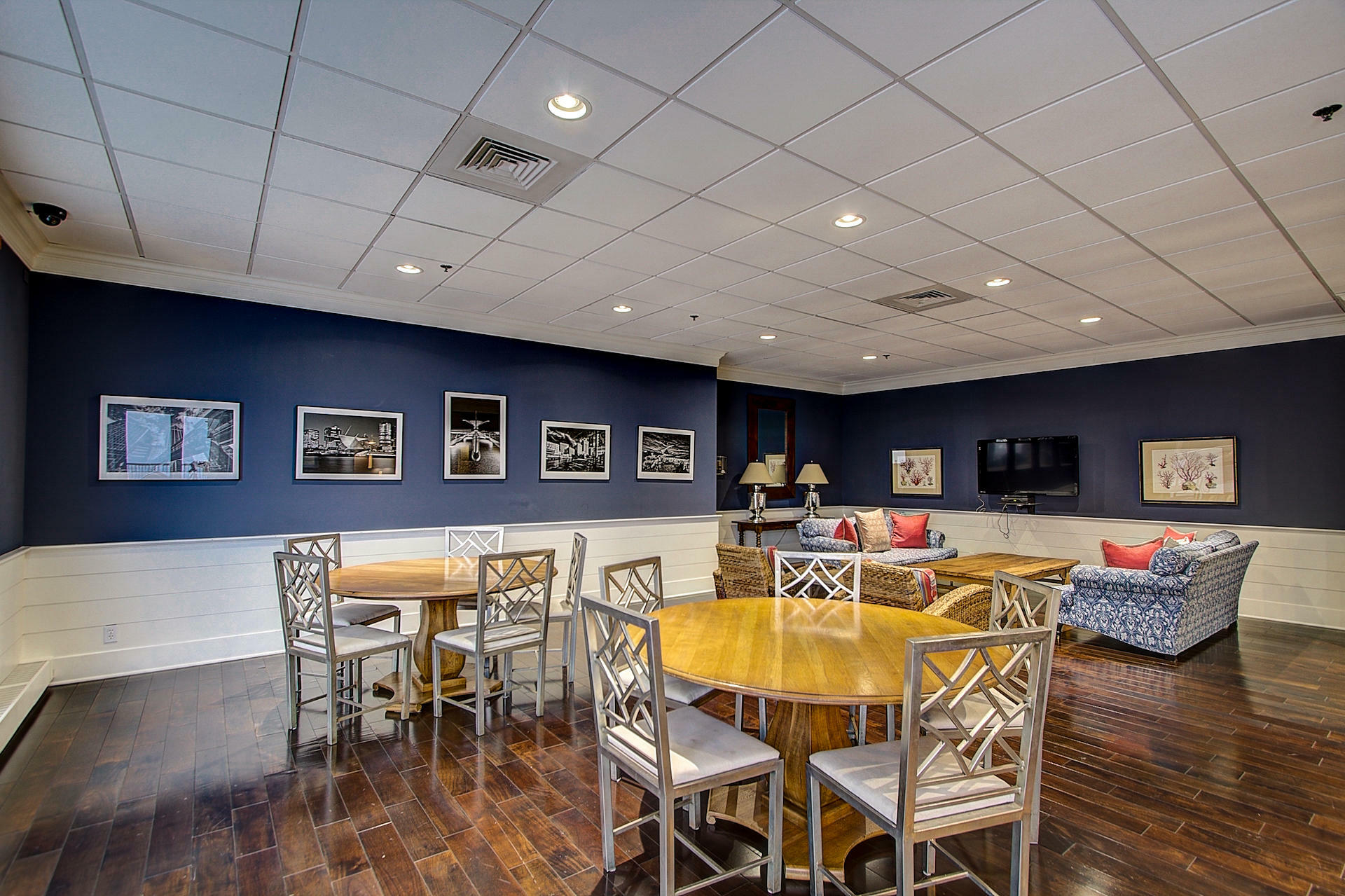 Property Photo: 1660 N Prospect Ave 902 WI 53202