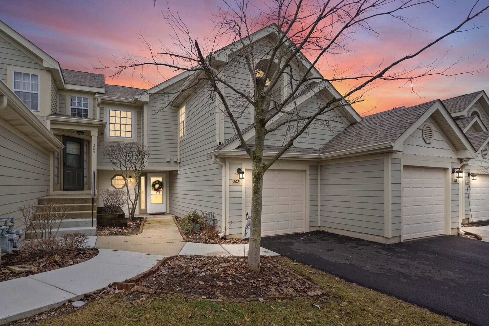 Property Photo:  207 West Hamilton Drive  IL 60067 