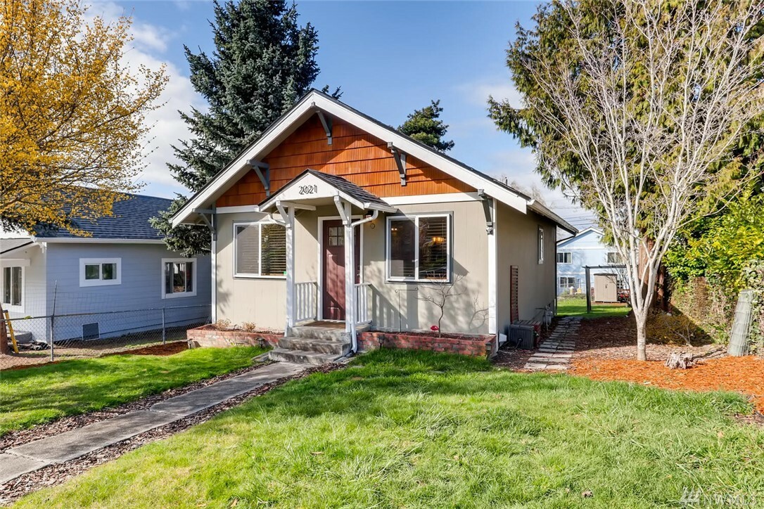 Property Photo:  2021 E Sherman St  WA 98404 