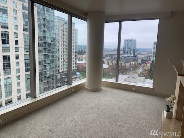 Property Photo: 10650 NE 9th Place 1827 WA 98004