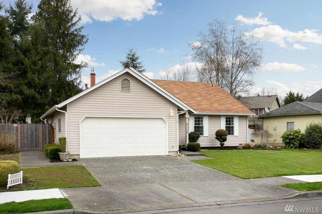 Property Photo:  4112 NE 1st Place  WA 98059 