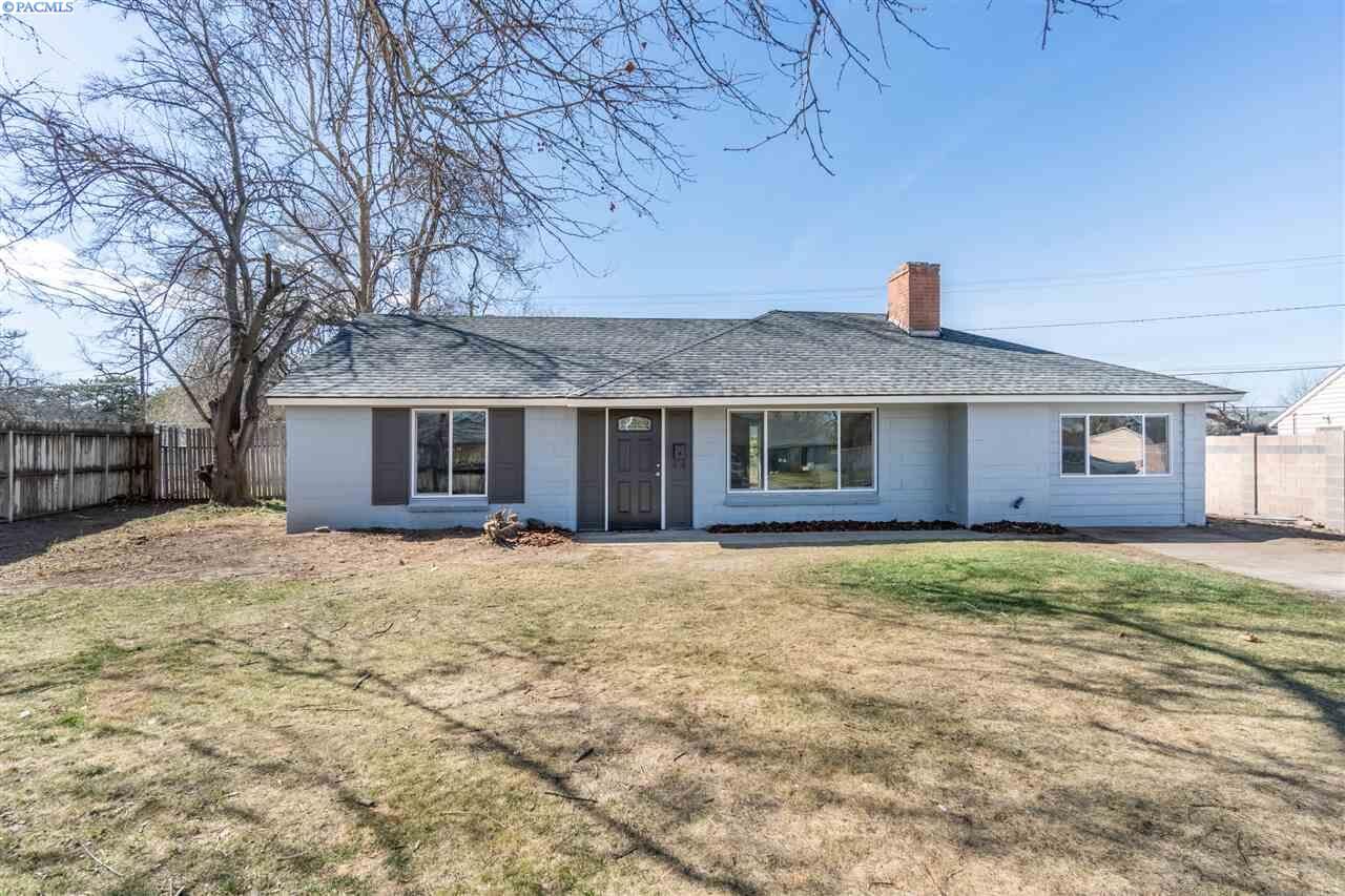 Property Photo:  906 S Ione St  WA 99336 