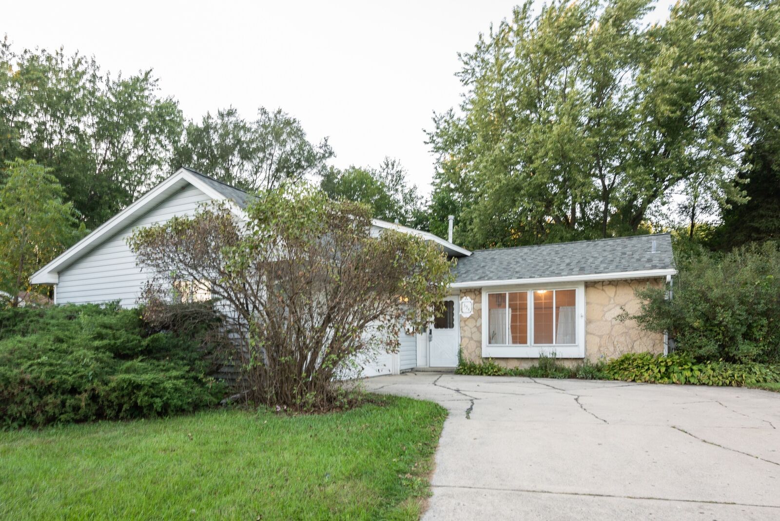Property Photo:  394 Shiloh Lane  IL 60120 