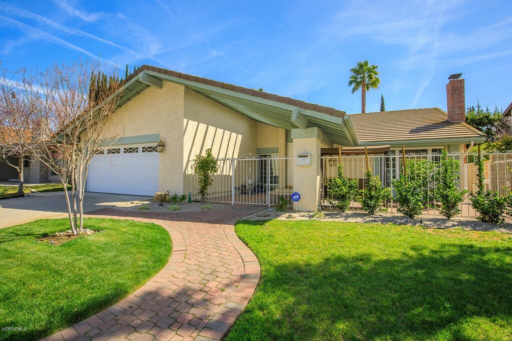 Property Photo:  2036 Rosebay Street  CA 91361 