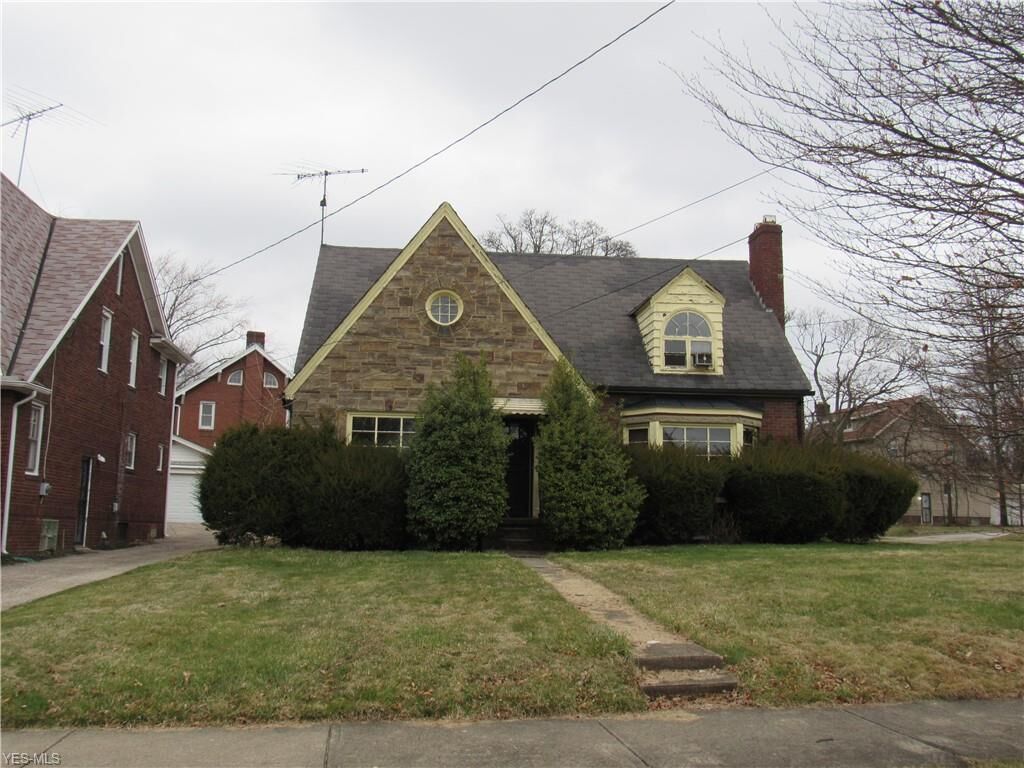 Property Photo:  1071 Cadillac Boulevard  OH 44320 