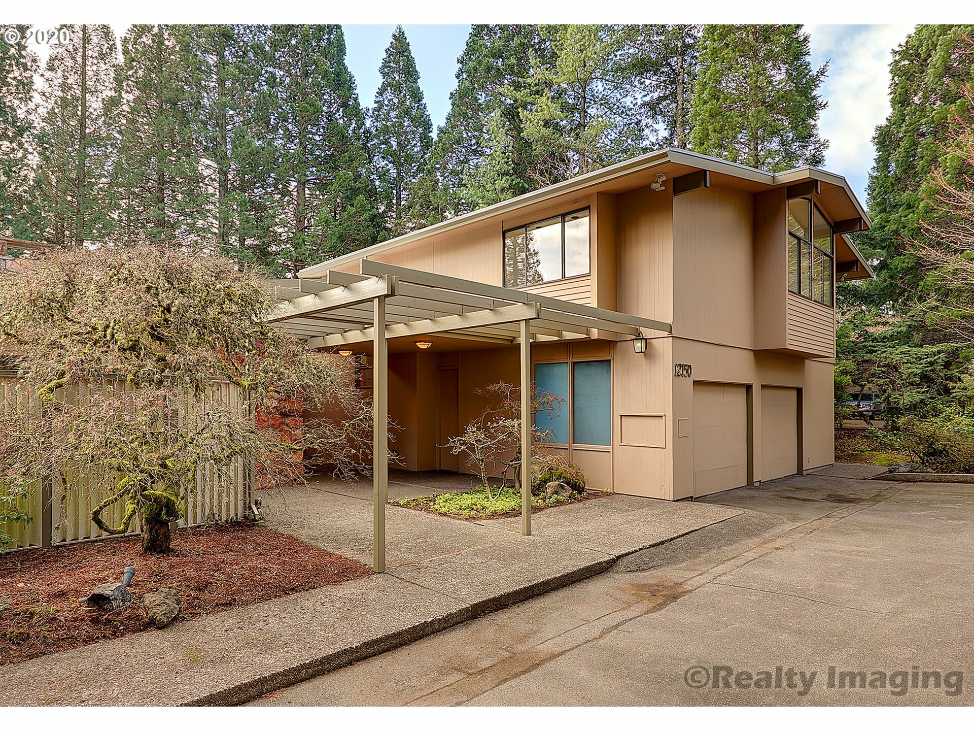 Property Photo: 12150 NW Maple Hill Ln OR 97229
