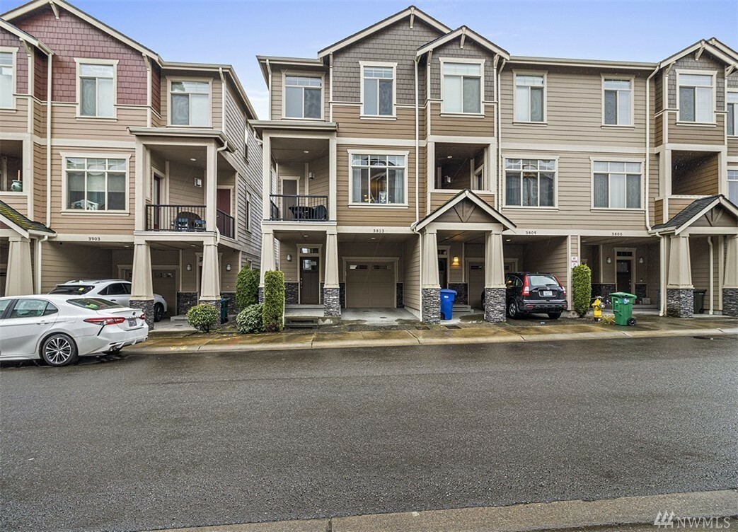 Property Photo: 3813 NE 3rd Place WA 98056