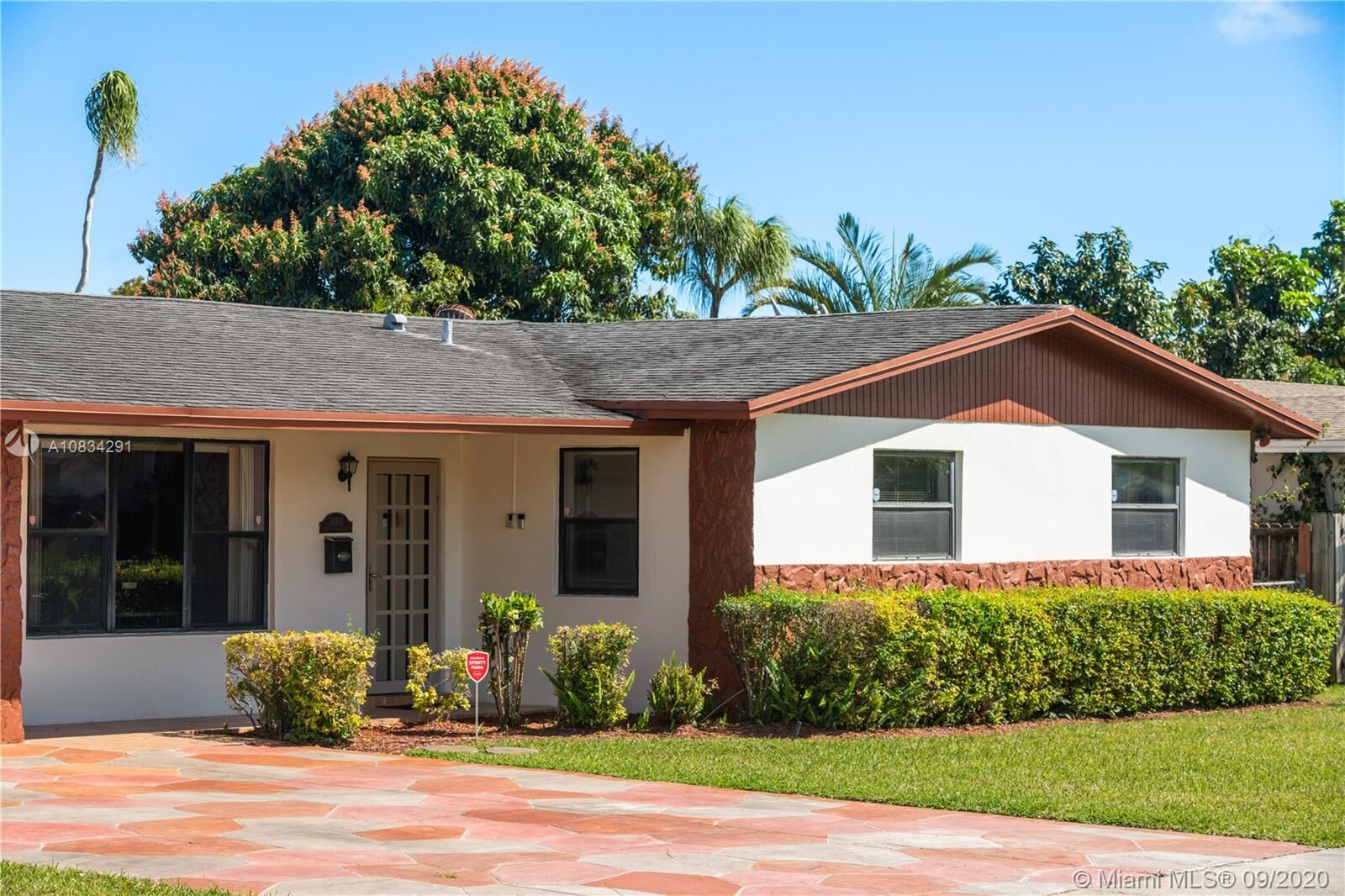 Property Photo: 19811 SW 119th Ave FL 33177
