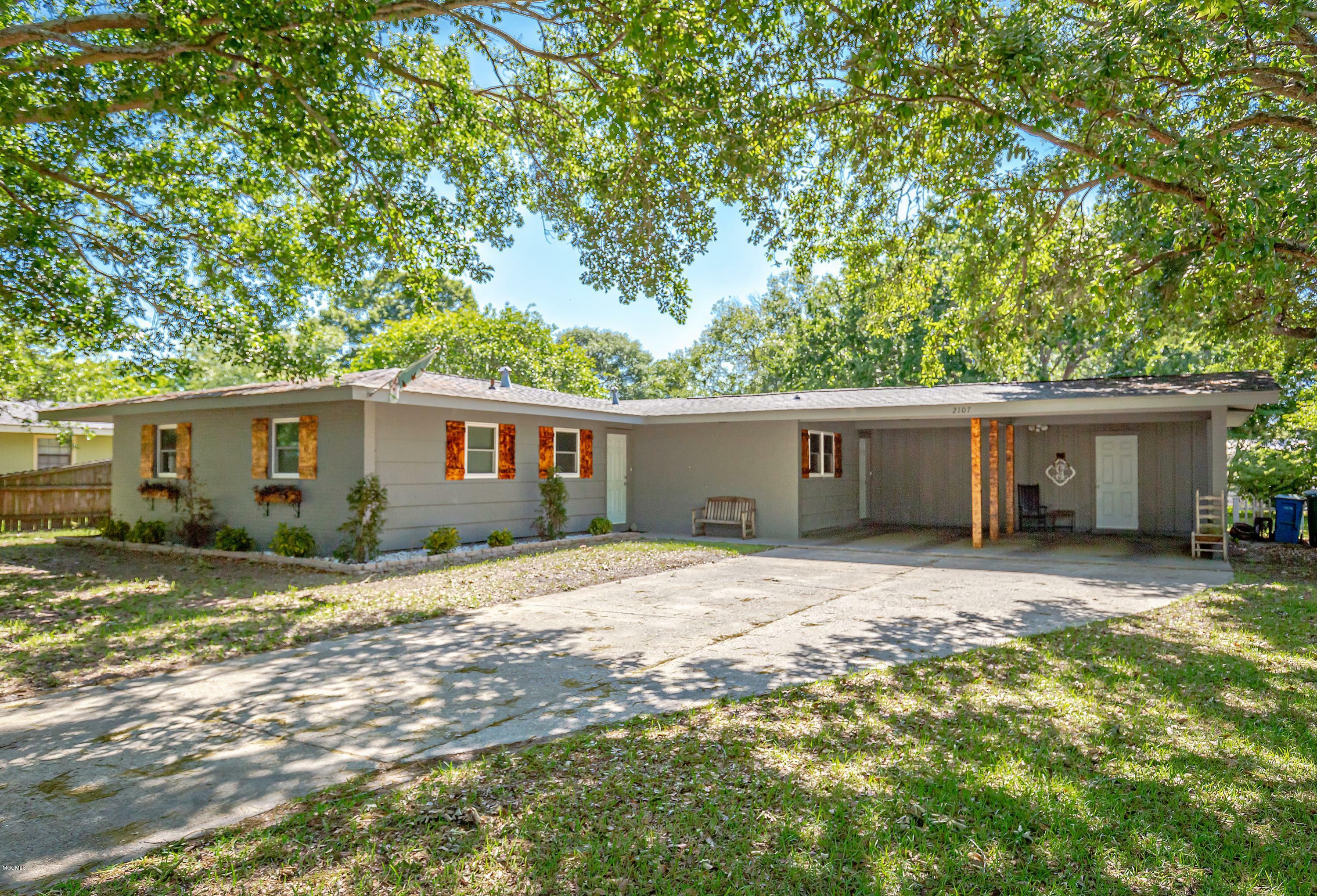 Property Photo:  2107 Woodmont Street  MS 39567 