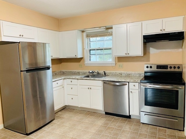 Property Photo: 146 Golfview Drive NH 03102