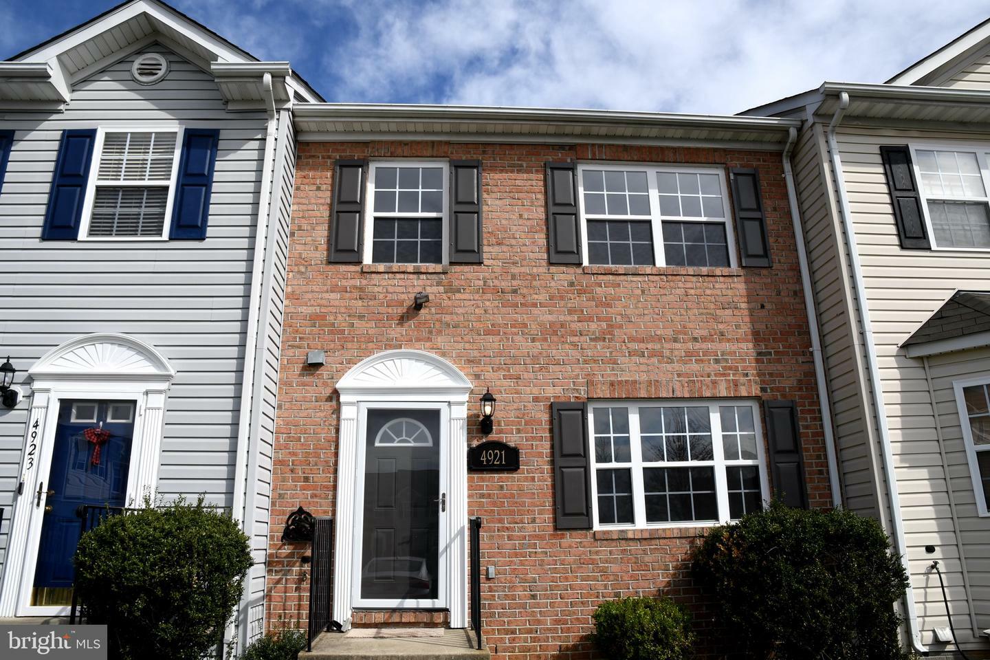 Property Photo:  4921 Wall Flower Way  MD 20745 