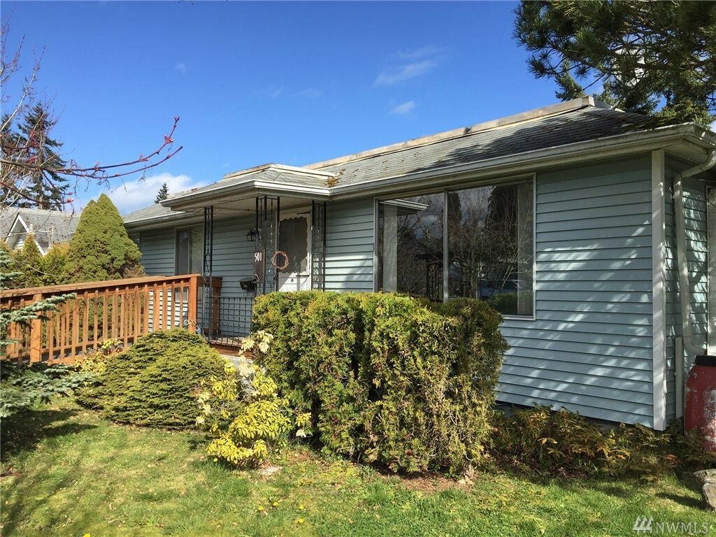 Property Photo:  501 W 10th St  WA 98362 