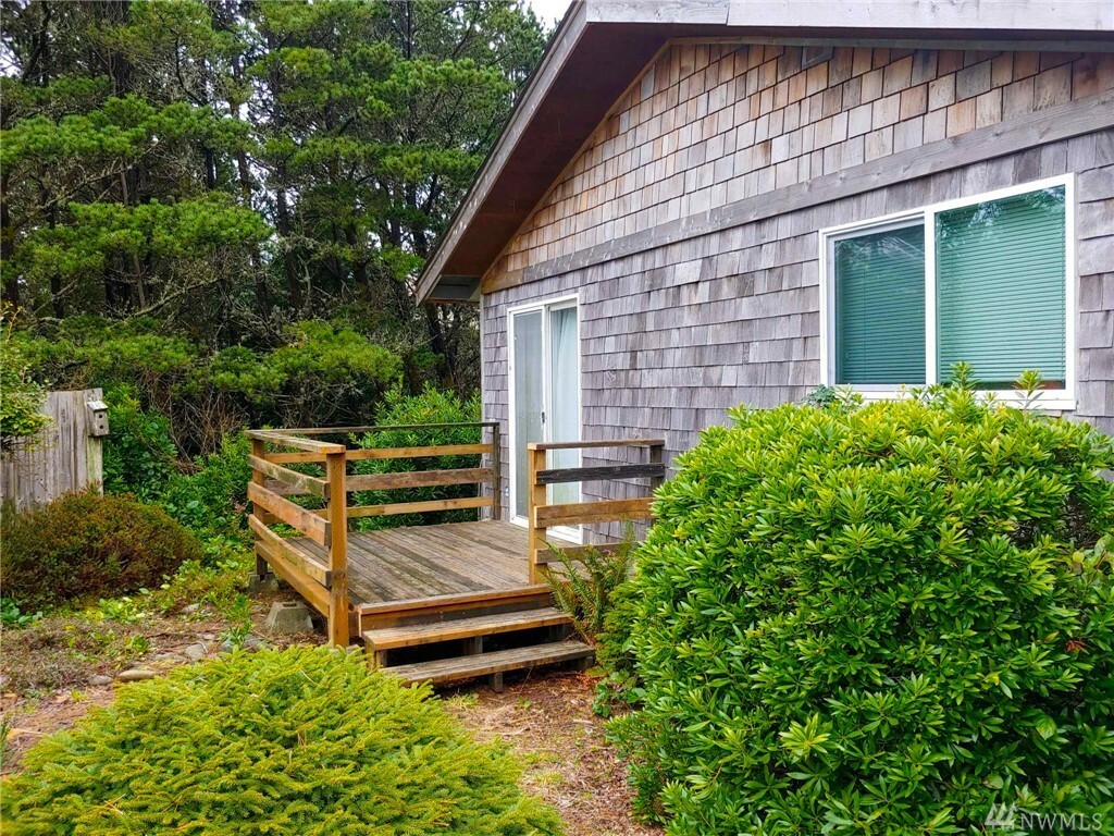 Property Photo:  685 Ocean Shores Blvd SW  WA 98569 