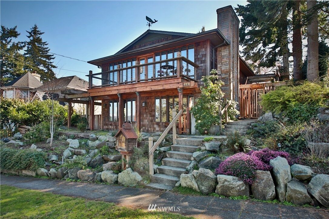 Property Photo:  417  1st Street  WA 98260 