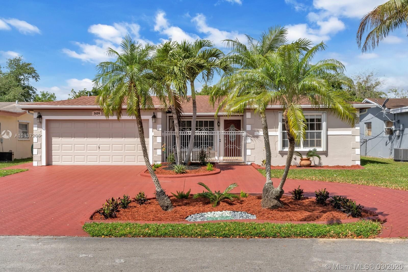 Property Photo: 2624 Bermuda Pl FL 33025