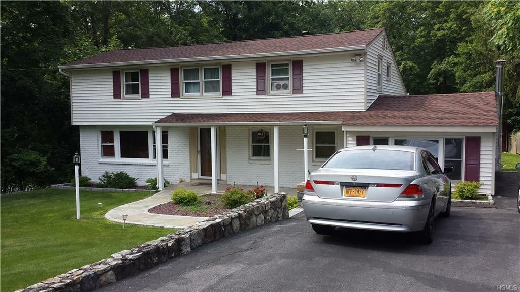 Property Photo:  962 Barberry Road  NY 10598 