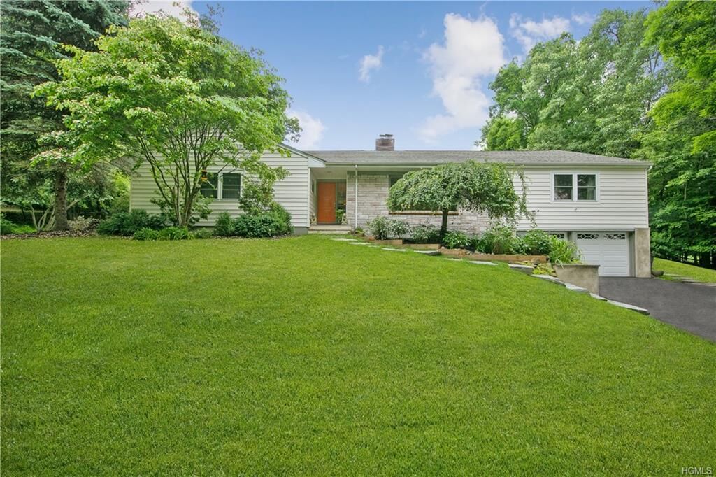 Property Photo:  833 Bradley Parkway  NY 10913 