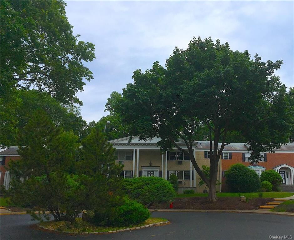 Property Photo: 15 Lenox 906 NY 10901