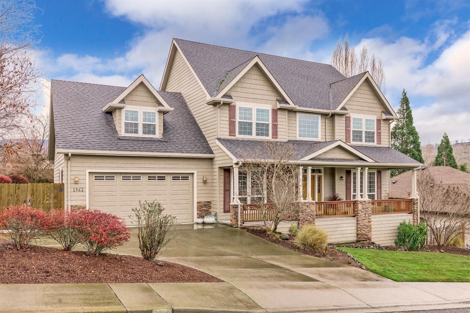 Property Photo: 1562 Cypress Point Drive OR 97504