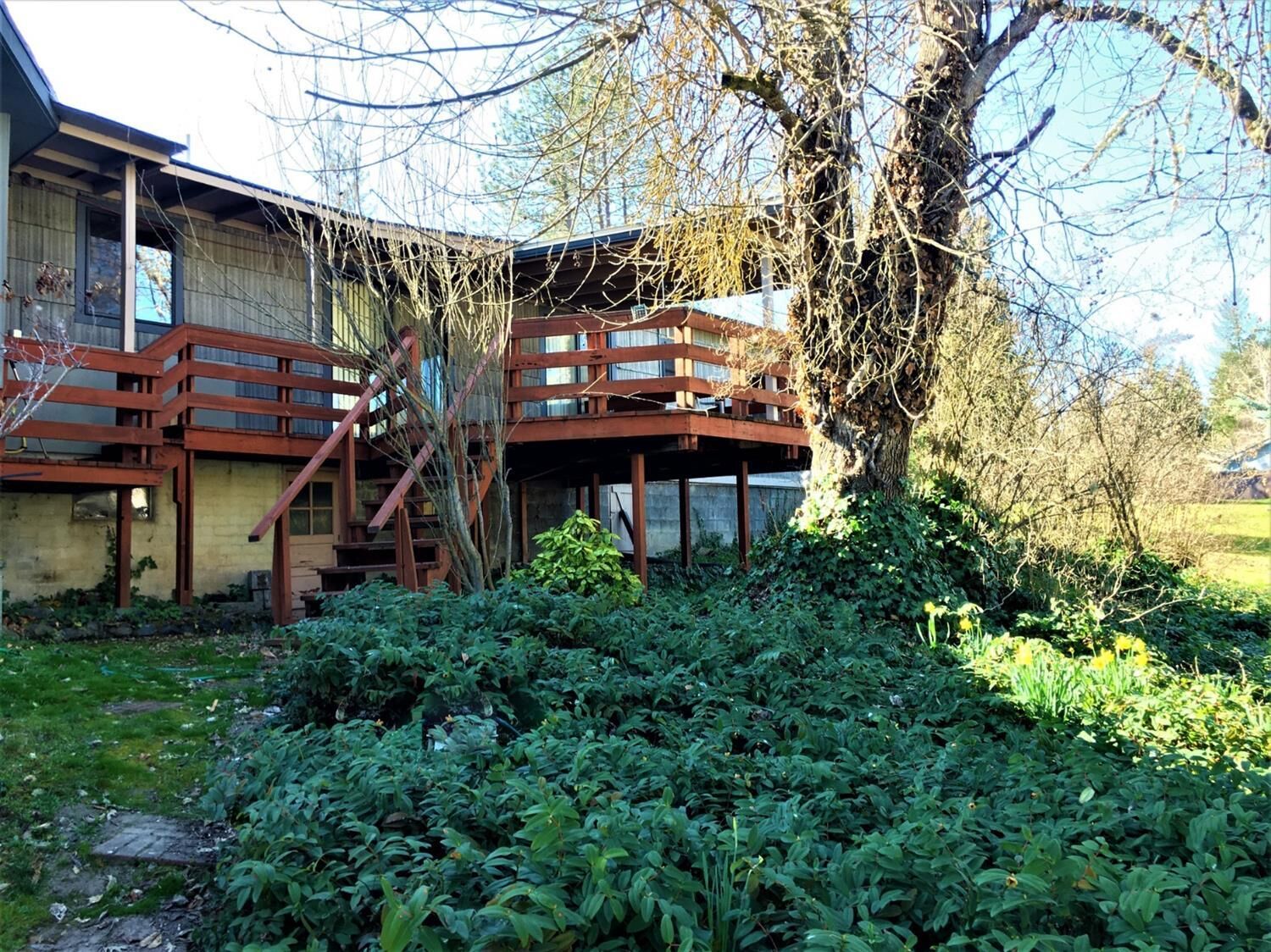 Property Photo:  2355 NW Highland Avenue  OR 97526 