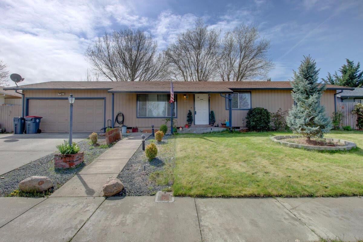 Property Photo: 2680 Terrmont Street OR 97503