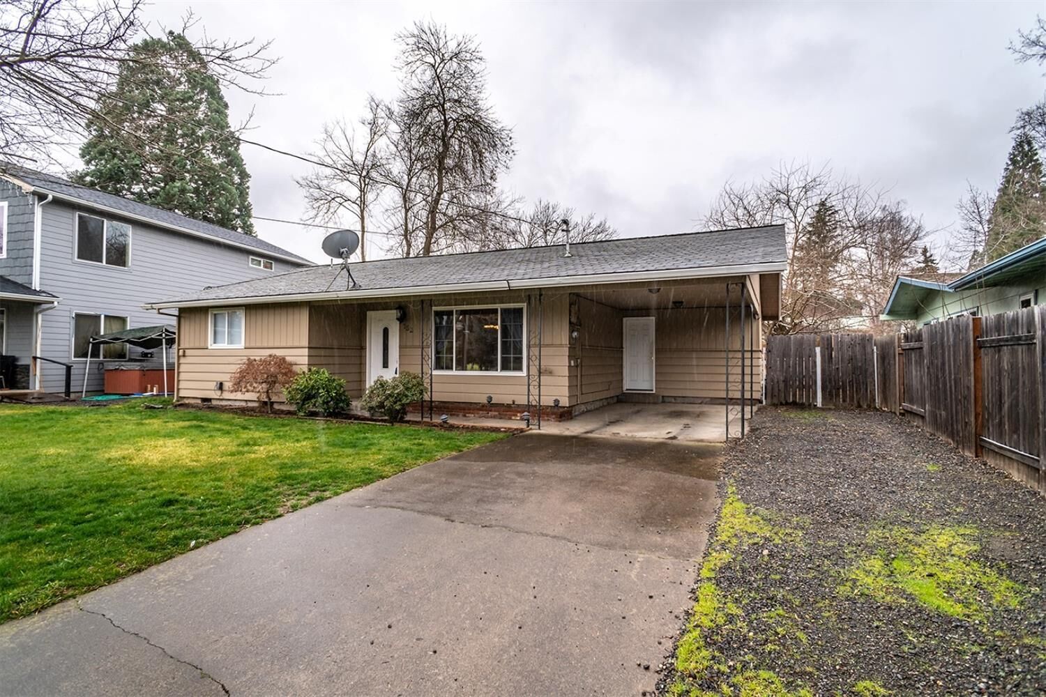 Property Photo:  152 S Church Street  OR 97535 
