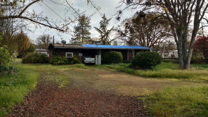 594 W Gregory Road  Central Point OR 97502 photo