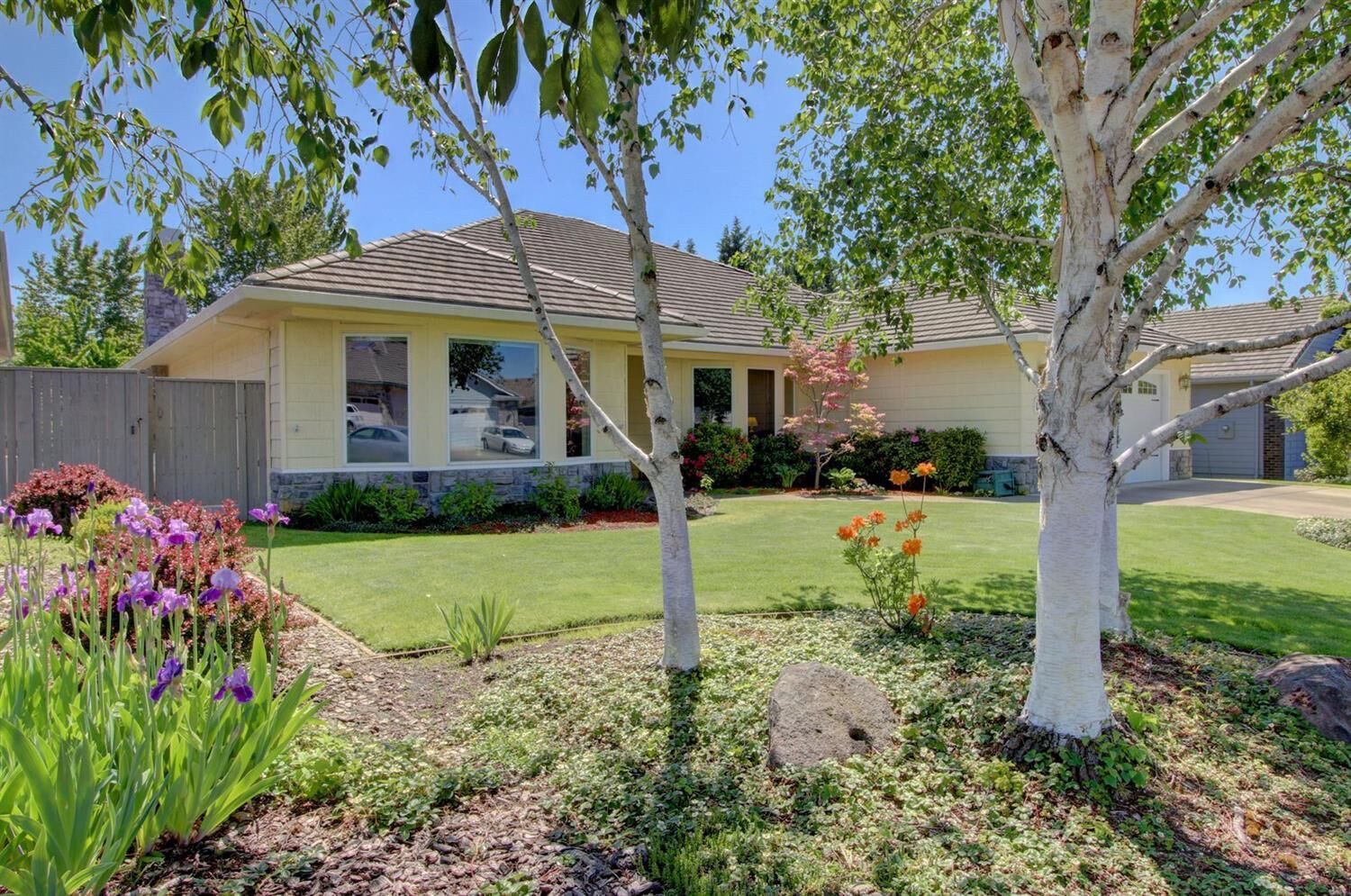 Property Photo: 3338 Creek View Drive OR 97504