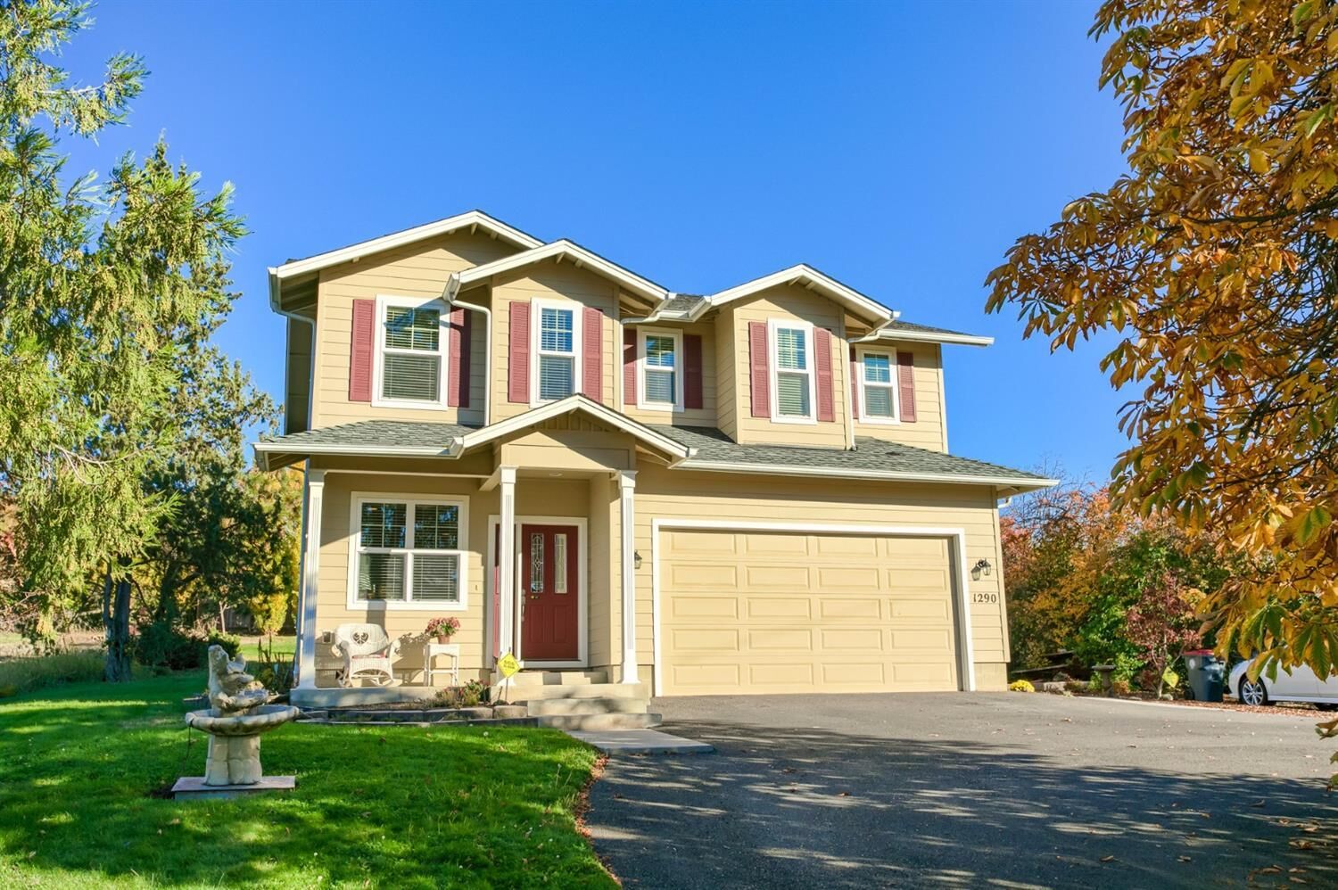 Property Photo:  1290 Carpenter Hill Road  OR 97501 