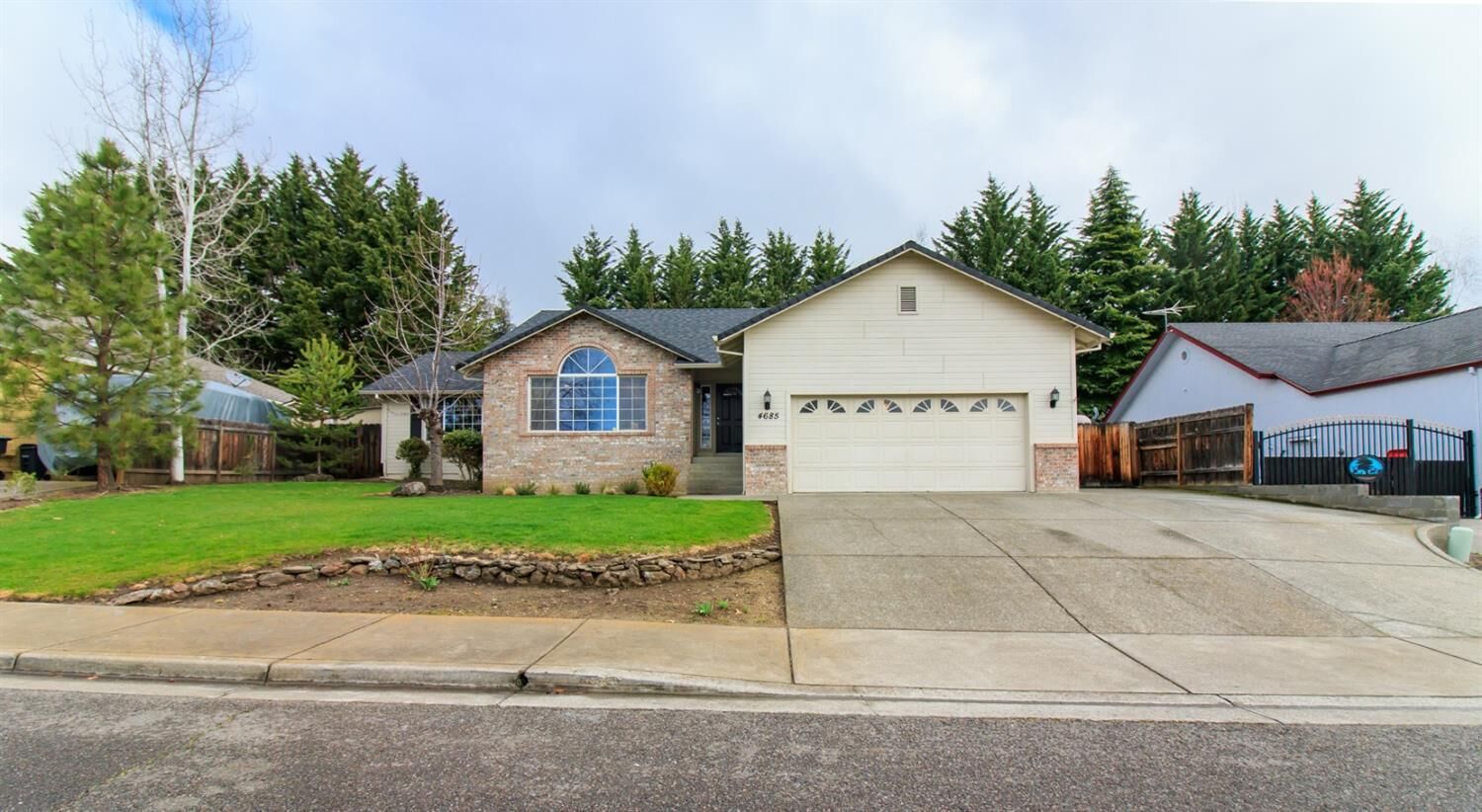 Property Photo: 4685 Torrey Pines Drive OR 97504