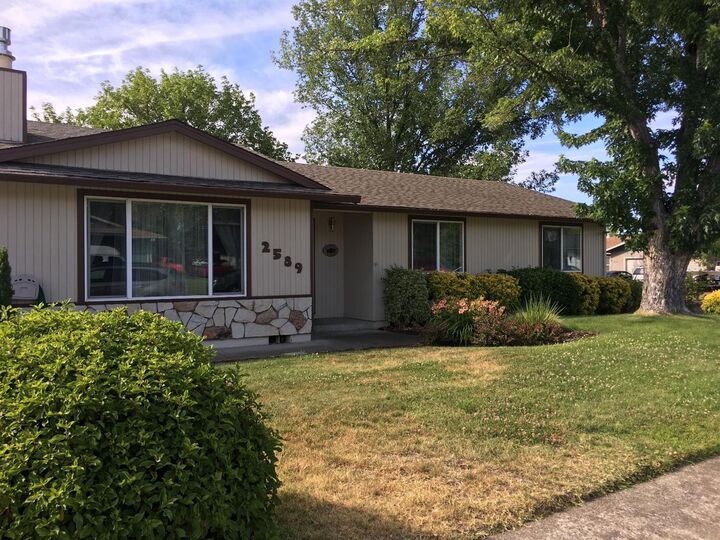 2589 Lausanne Circle  Medford OR 97504 photo
