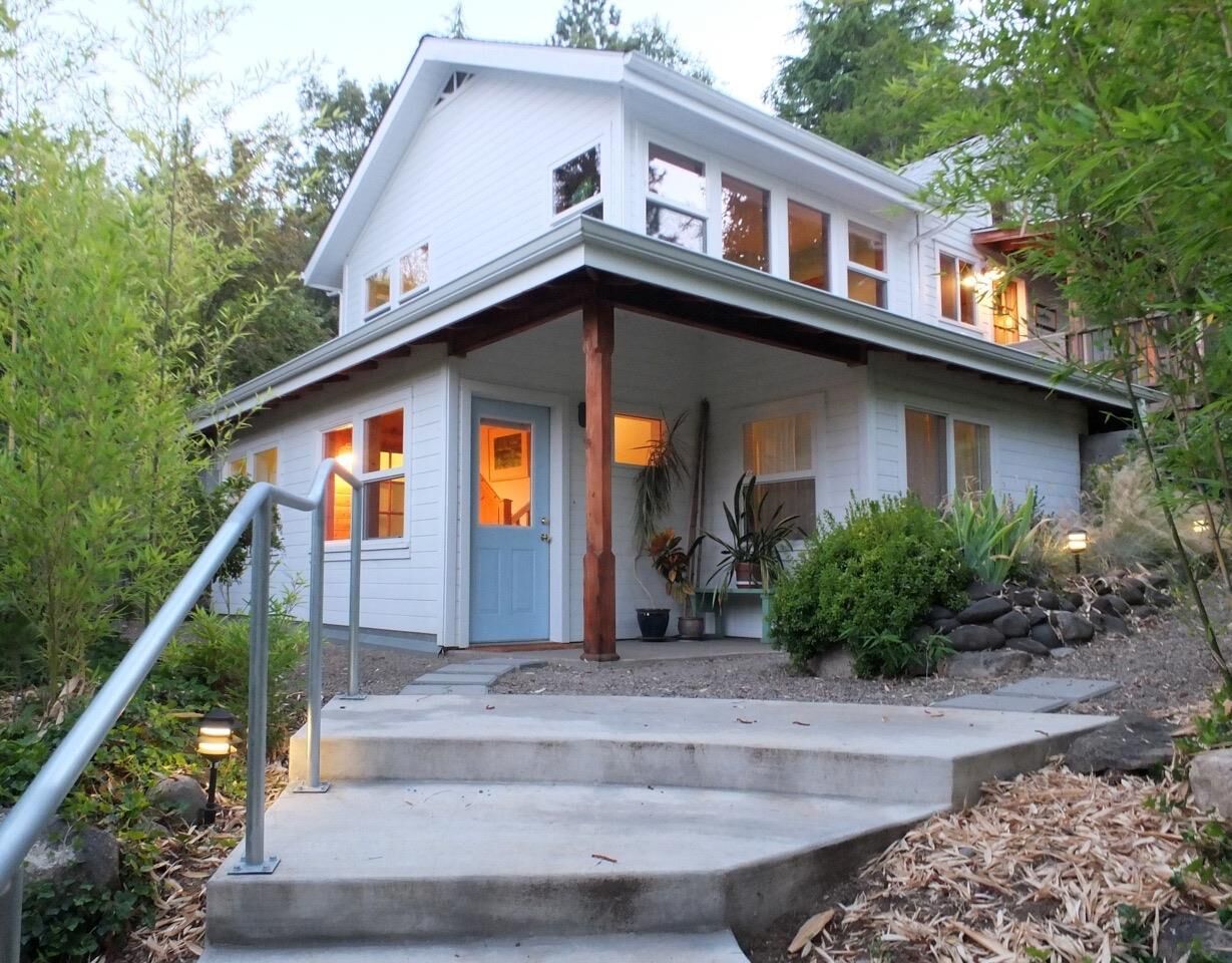 Property Photo: 309 Alta Street OR 97520