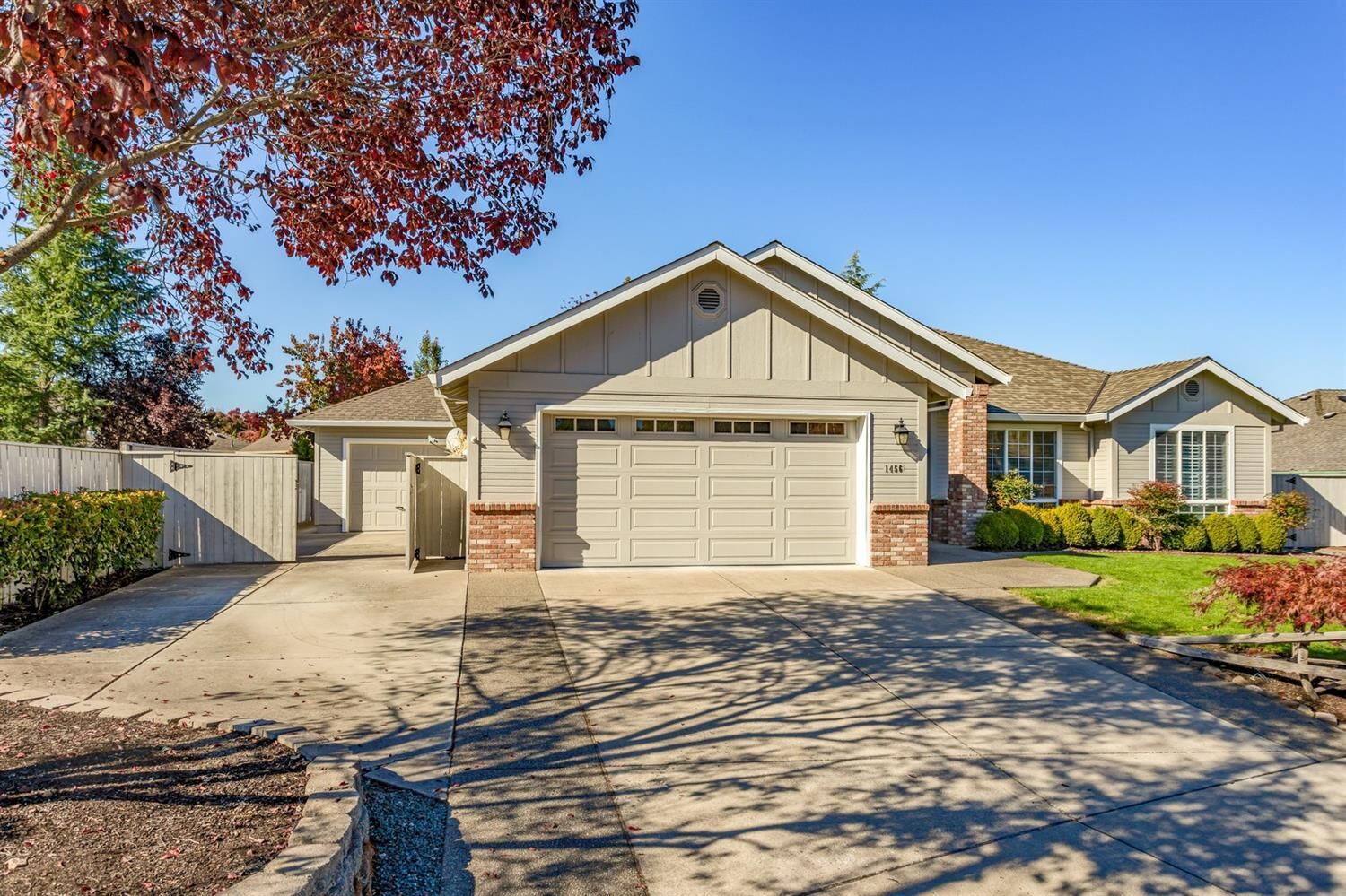 Property Photo: 1456 Yellowstone Avenue OR 97504