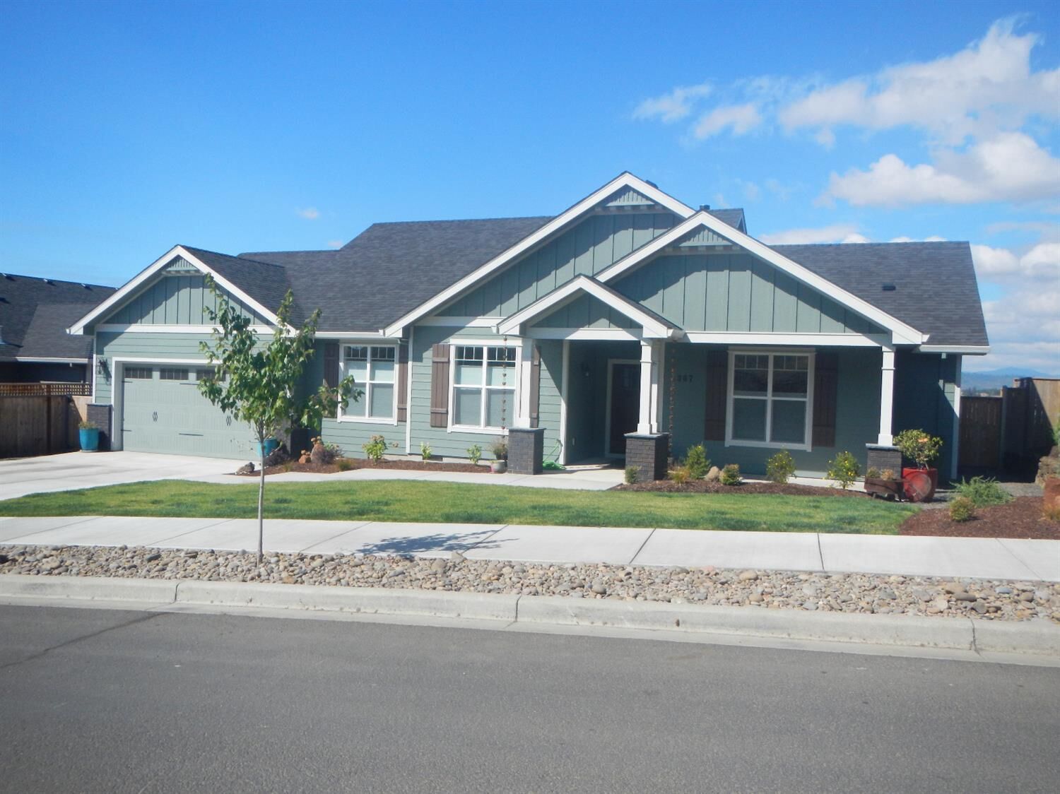 Property Photo:  307 Avalon Terrace  OR 97524 