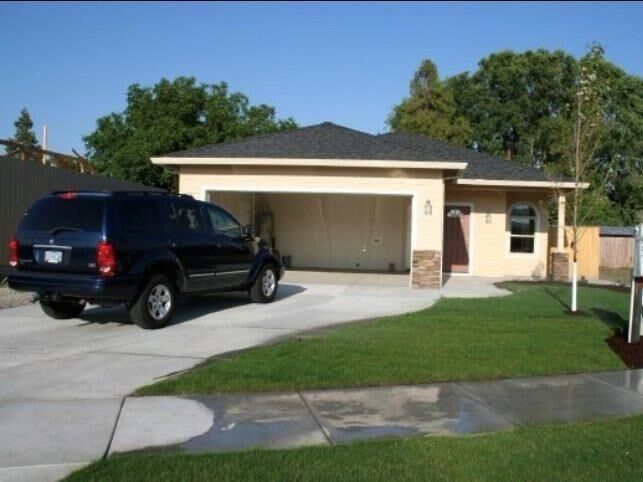 Property Photo: 1467 Clearsprings Drive OR 97501