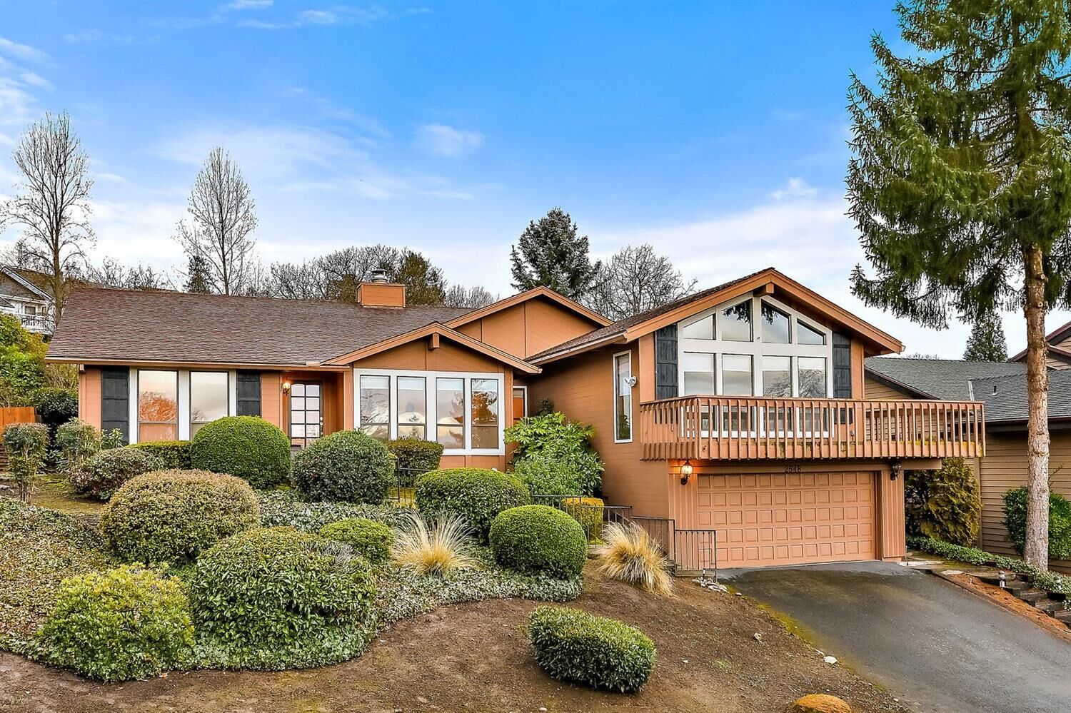 Property Photo: 2548 Heritage Way OR 97504