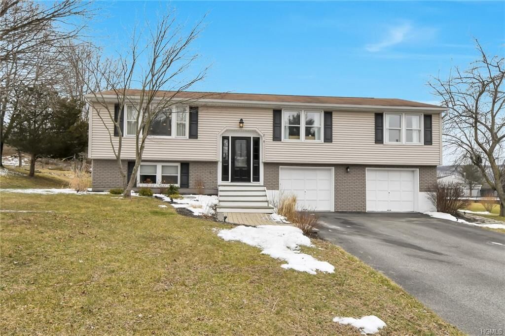 Property Photo:  8 Liberty Court  NY 10992 