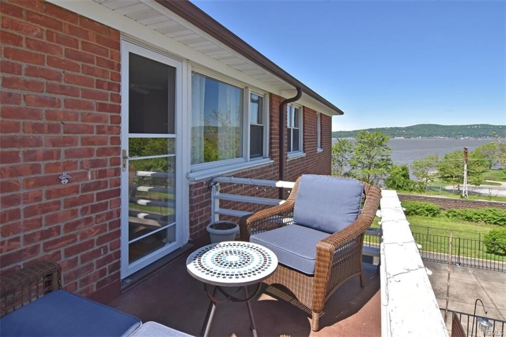 Property Photo:  216 S Buckhout 216  NY 10533 