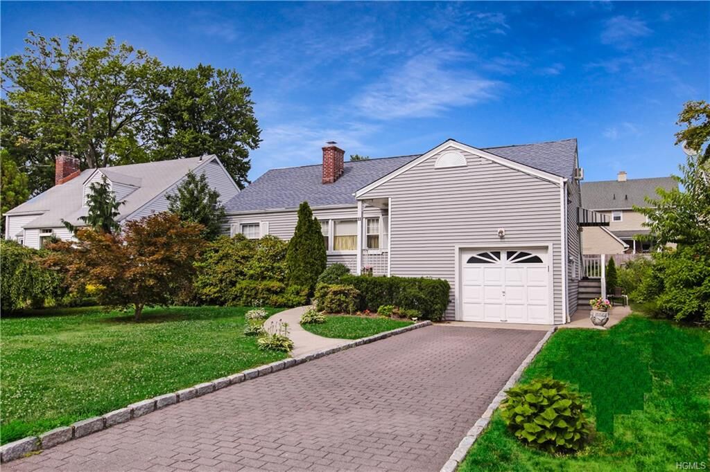 Property Photo: 11 W Glen Avenue NY 10573