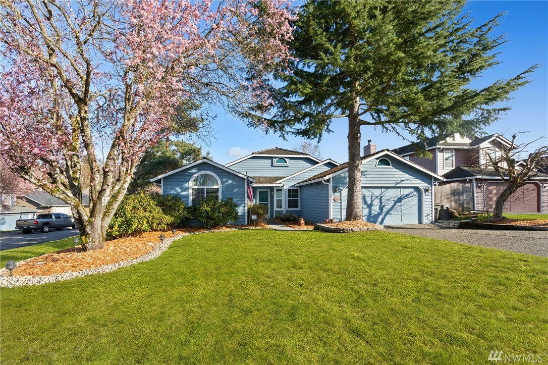 Property Photo:  32904 17th Ave SW  WA 98023 