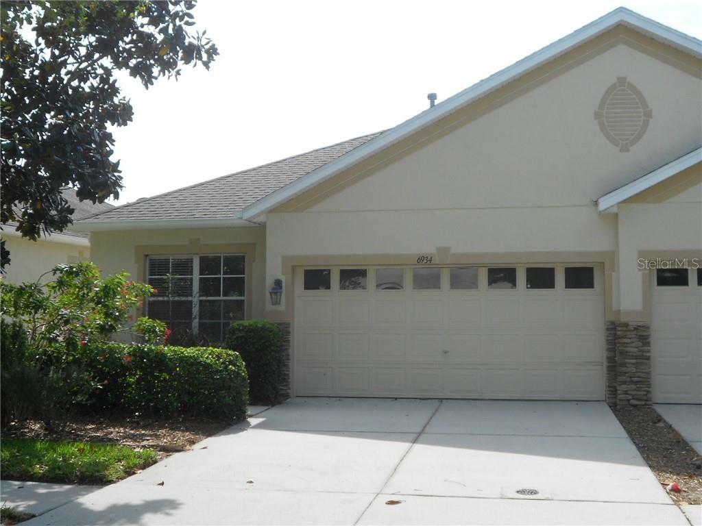 Property Photo:  6934 Surrey Oak Drive  FL 33572 