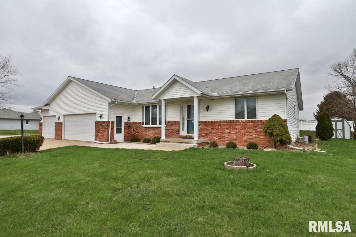 Property Photo:  1101 E Polk  IL 61550 