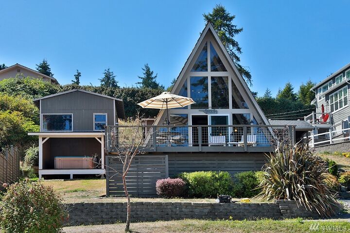 2241 Cranes Landing Dr  Greenbank WA 98253 photo