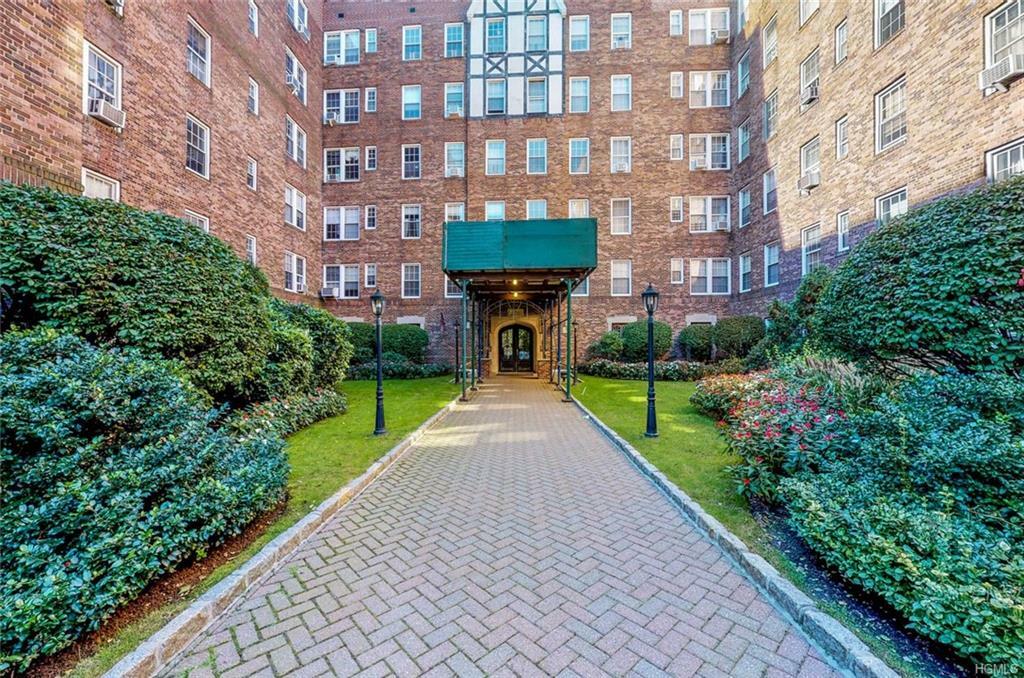 Property Photo:  25 Parkview Avenue 1E  NY 10708 