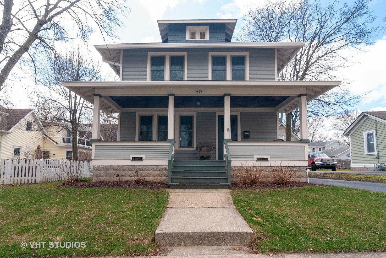 Property Photo:  513 Illinois Street  IL 60174 