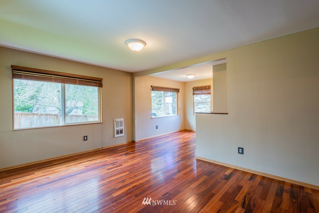 Property Photo:  1524 Clemens Street  WA 98310 