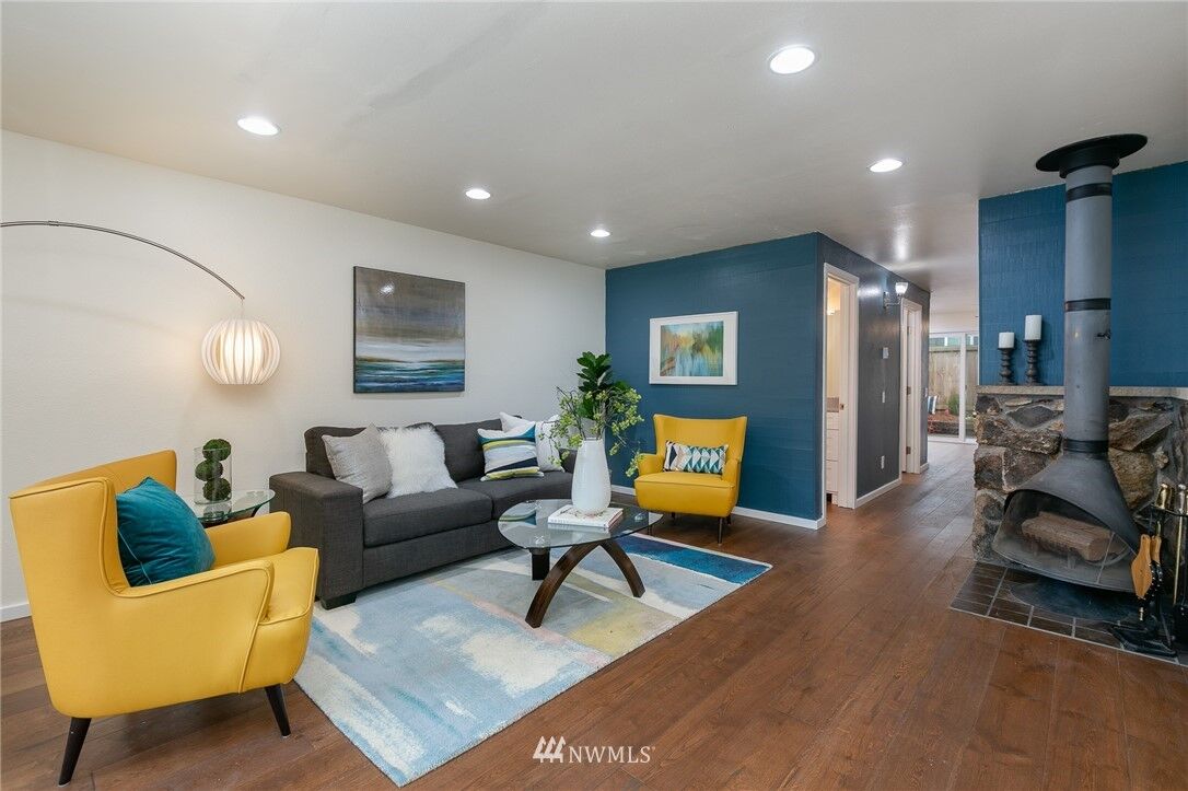 Property Photo:  20714  76th Avenue W 8  WA 98026 